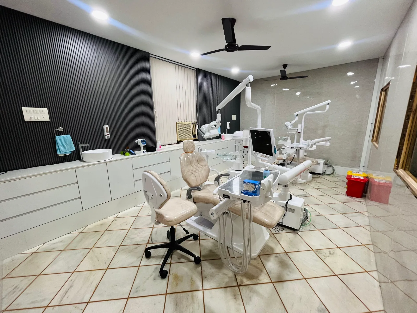 Dentoveda- Aesthetic And Implant Centre 3